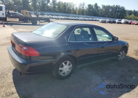 2000 Honda Accord Lx from USA, damaged, VIN 1HGCG6652YA142596